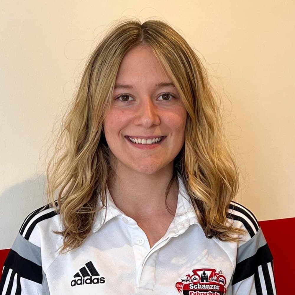 Hannah, Fahrlehrerin bei der Schanzer Fahrschule